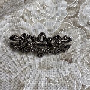 VTG Silvertone Marcasite Deco Flower Bar‎ Brooch Black Rhinestones 1.75" Pin